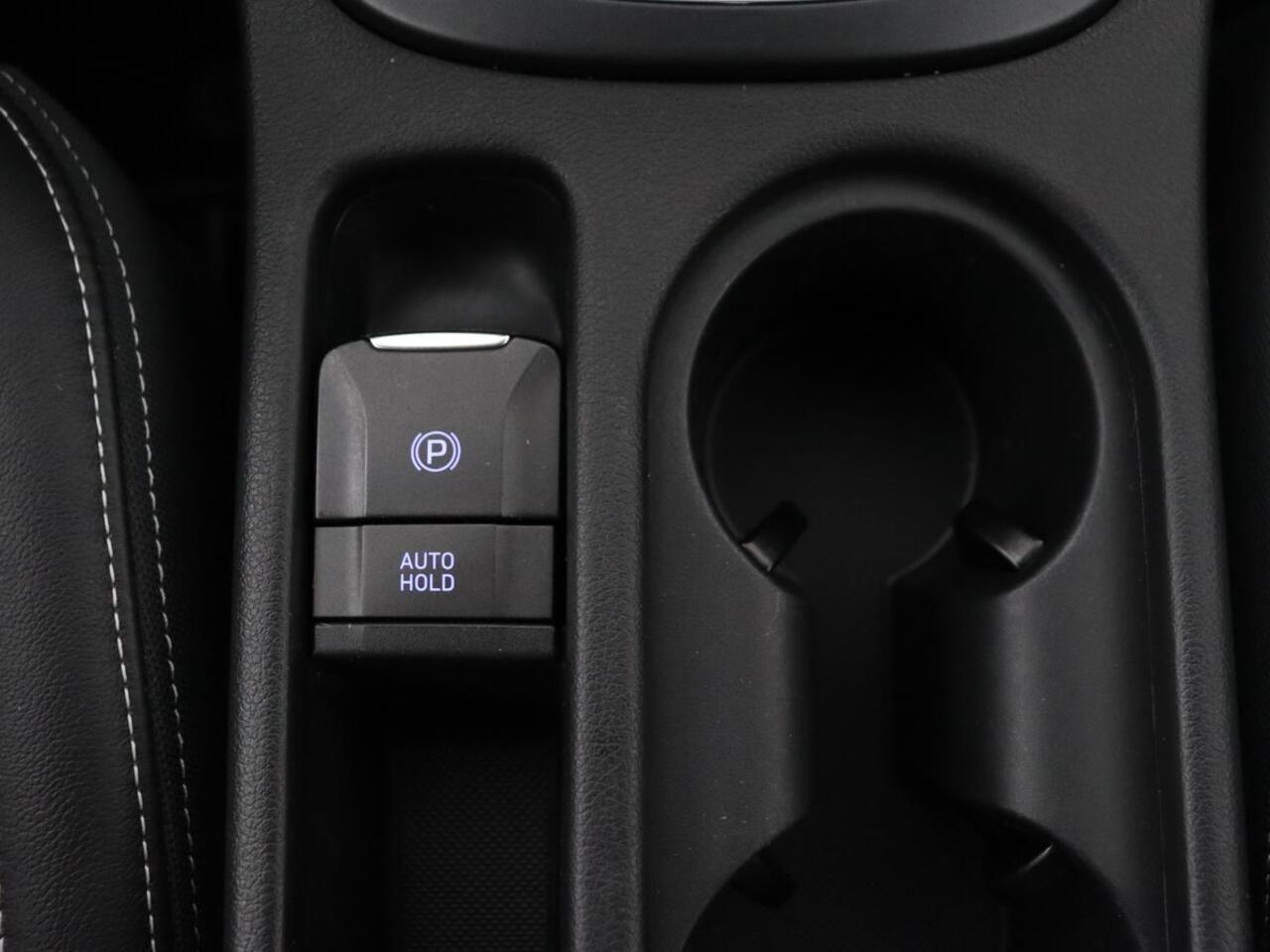 Hyundai Kona 1.6 GDI HEV Premium | Leder | Stoelventilatie | Adaptive cruise | Head-Up | Carplay | Camera | Achterbankverwarming | Navigatie | Keyless | Climate control