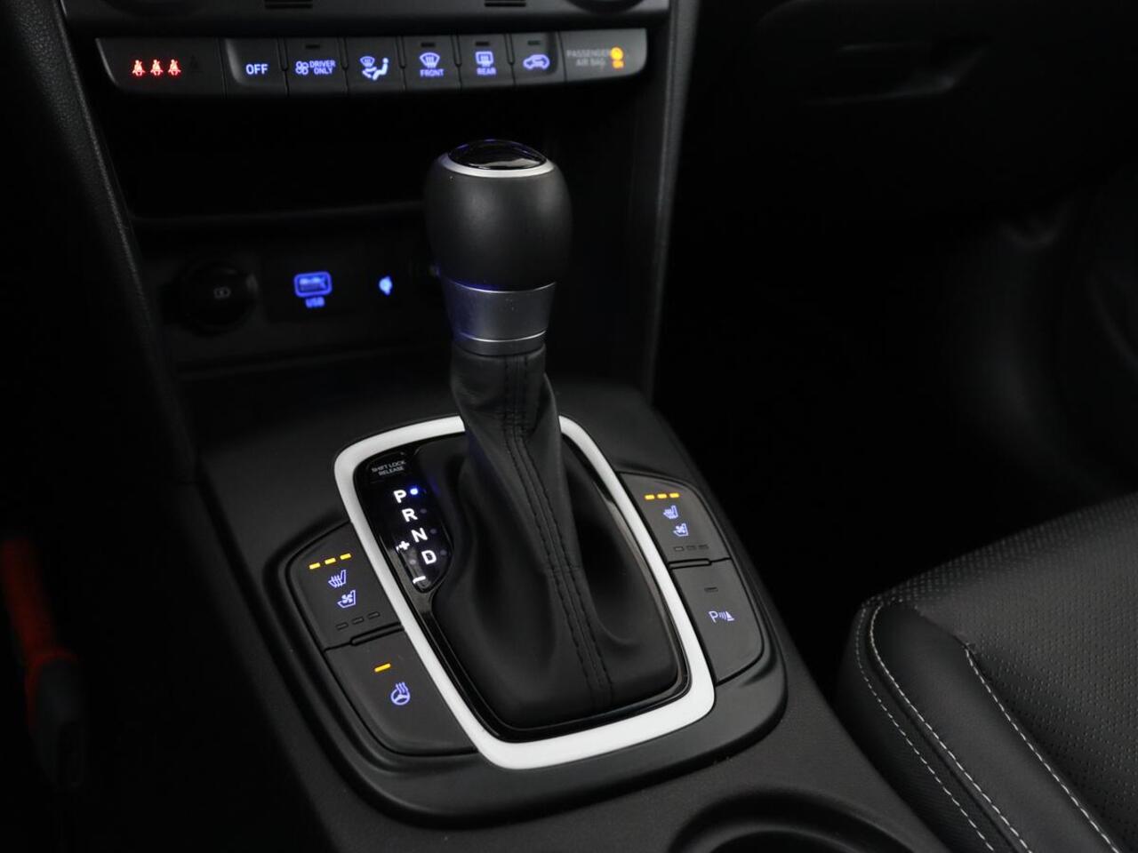 Hyundai Kona 1.6 GDI HEV Premium | Leder | Stoelventilatie | Adaptive cruise | Head-Up | Carplay | Camera | Achterbankverwarming | Navigatie | Keyless | Climate control