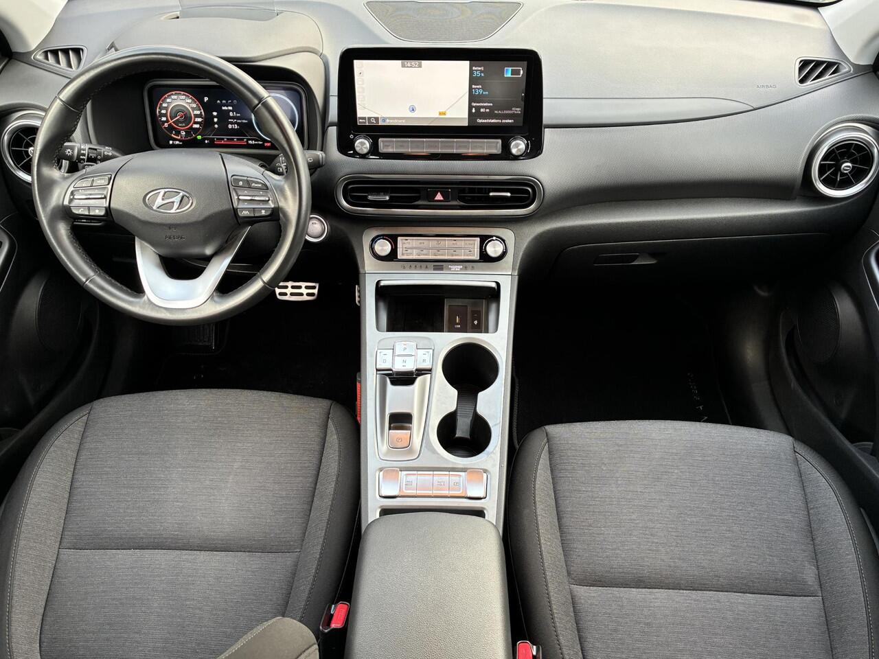 Hyundai Kona EV Fashion 64 kWh / SOH 100% / NL auto / Adaptieve Cruise Control / Achteruitrijcamera / Navigatie / Apple Carplay/Android Auto / KRELL audio / Head Up Display /