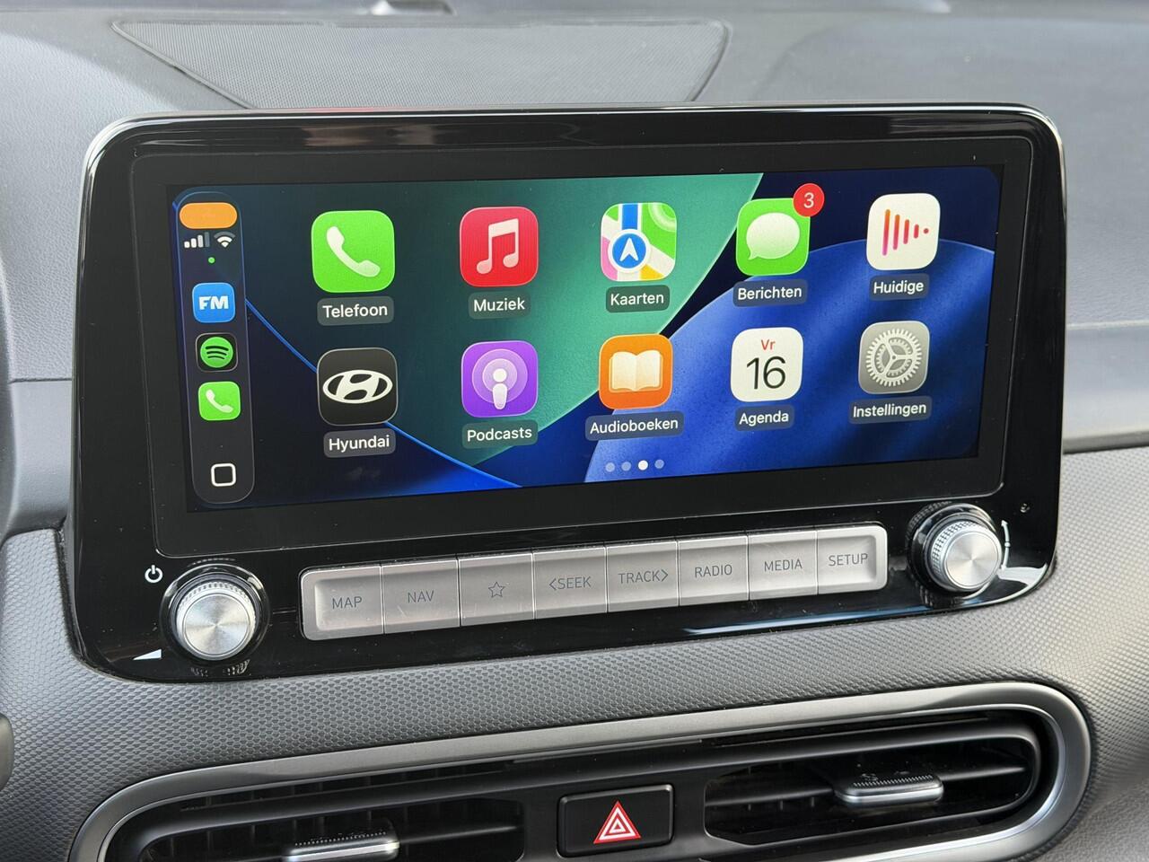 Hyundai Kona EV Fashion 64 kWh / SOH 100% / NL auto / Adaptieve Cruise Control / Achteruitrijcamera / Navigatie / Apple Carplay/Android Auto / KRELL audio / Head Up Display /