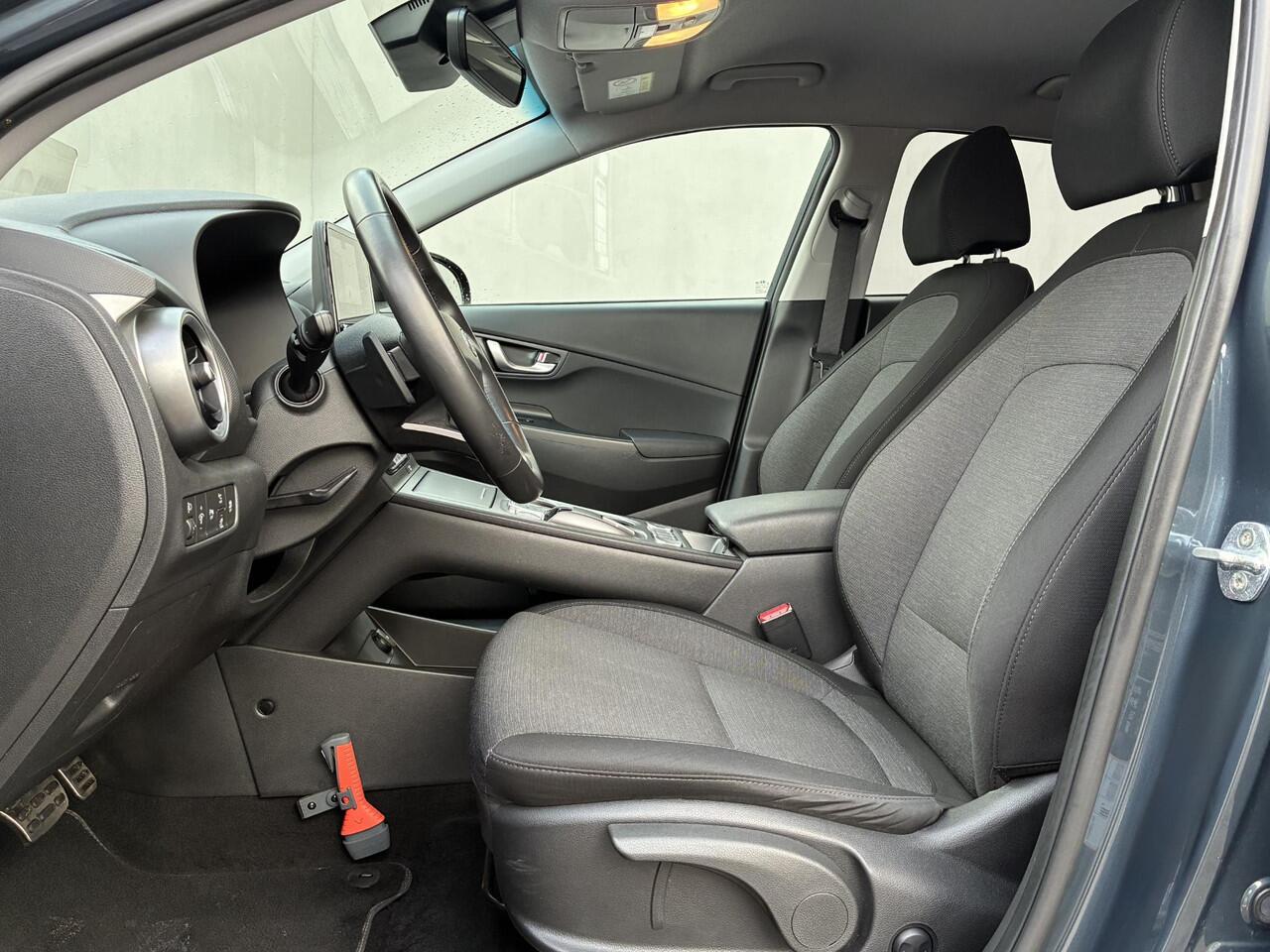 Hyundai Kona EV Fashion 64 kWh / SOH 100% / NL auto / Adaptieve Cruise Control / Achteruitrijcamera / Navigatie / Apple Carplay/Android Auto / KRELL audio / Head Up Display /