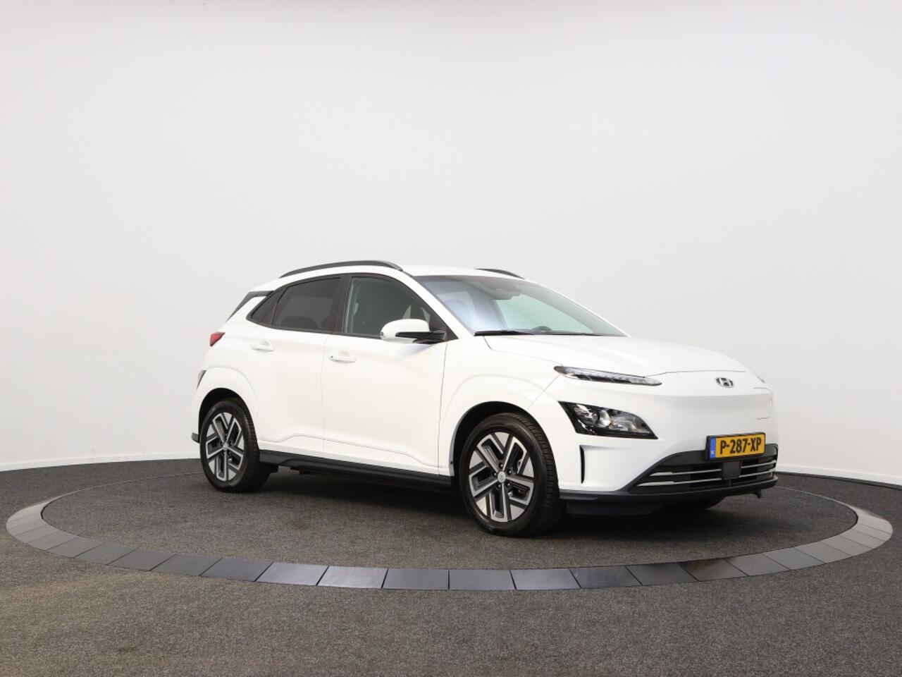 Hyundai Kona EV Fashion 64 kWh | Navigatie | All-season banden |