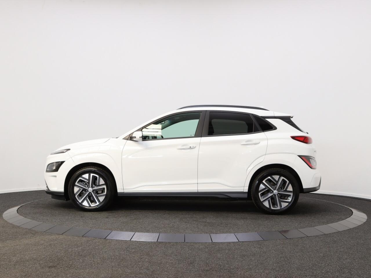 Hyundai Kona EV Fashion 64 kWh | Navigatie | All-season banden |