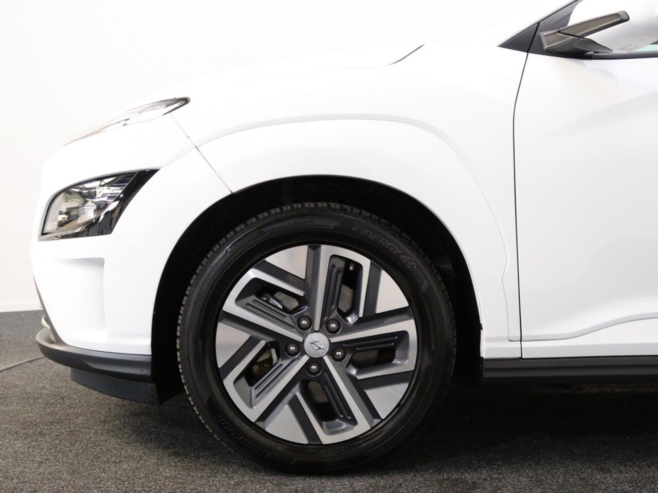 Hyundai Kona EV Fashion 64 kWh | Navigatie | All-season banden |