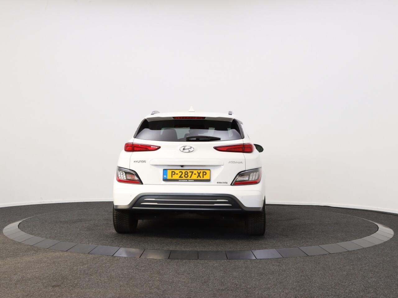 Hyundai Kona EV Fashion 64 kWh | Navigatie | All-season banden |