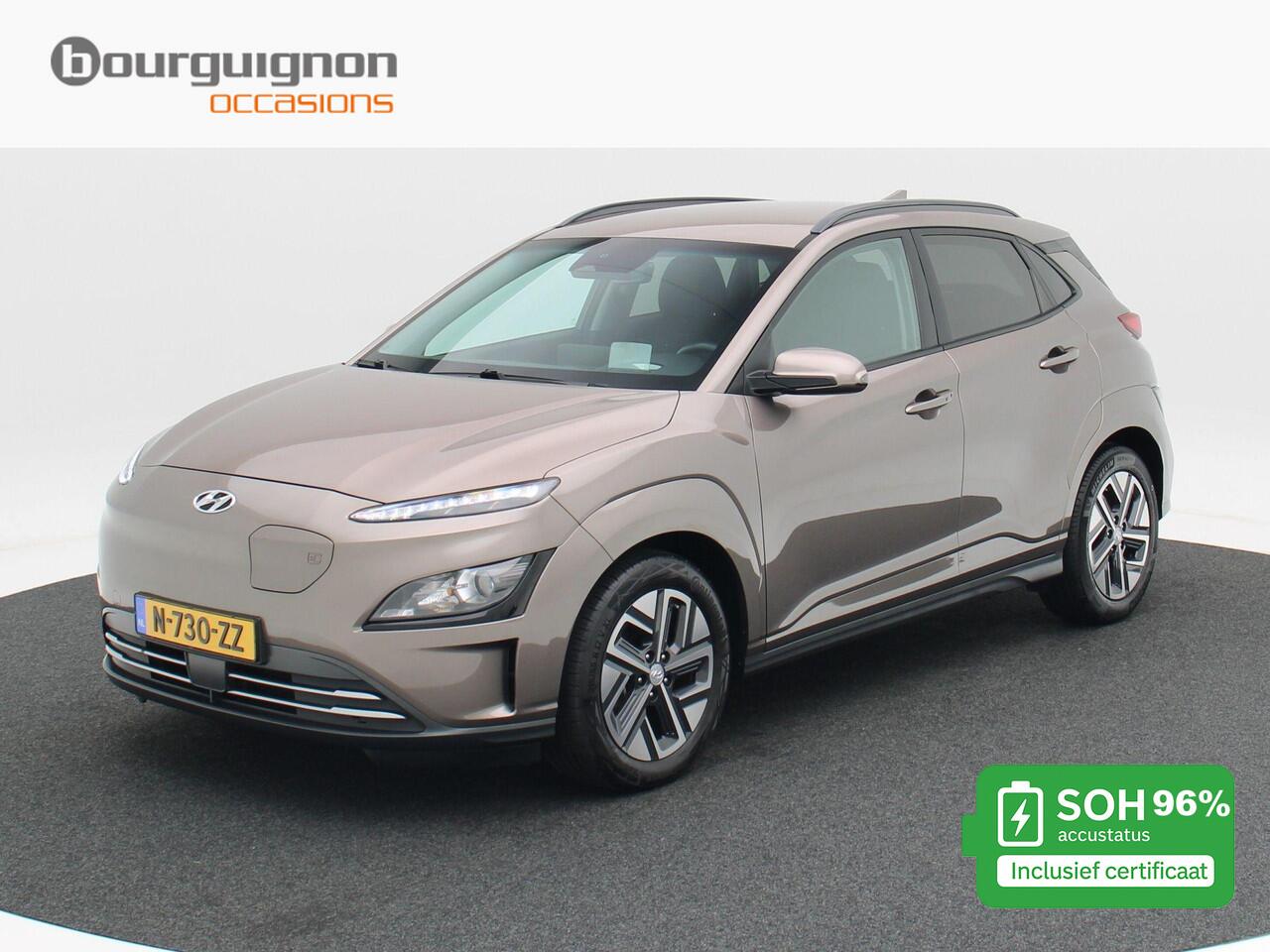 Hyundai Kona EV Fashion 64 kWh 204 Pk | Trekhaak | LED | Head-up | Carplay | Adaptive Cruise | Climate Control | Navigatiesysteem | Camera | 17 Inch