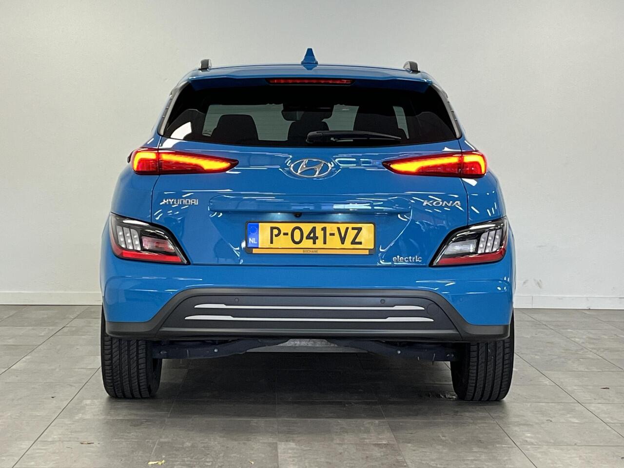 Hyundai Kona EV Premium 64 kWh | soH 97,6% | elektrische stoelen | dodehoek detectie | adaptive cruise control