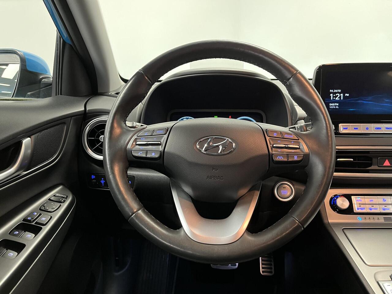 Hyundai Kona EV Premium 64 kWh | soH 97,6% | elektrische stoelen | dodehoek detectie | adaptive cruise control