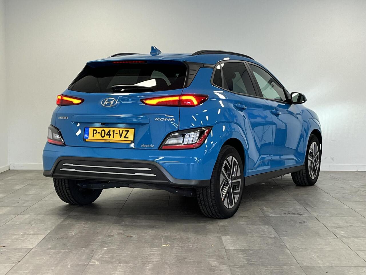 Hyundai Kona EV Premium 64 kWh | soH 97,6% | elektrische stoelen | dodehoek detectie | adaptive cruise control
