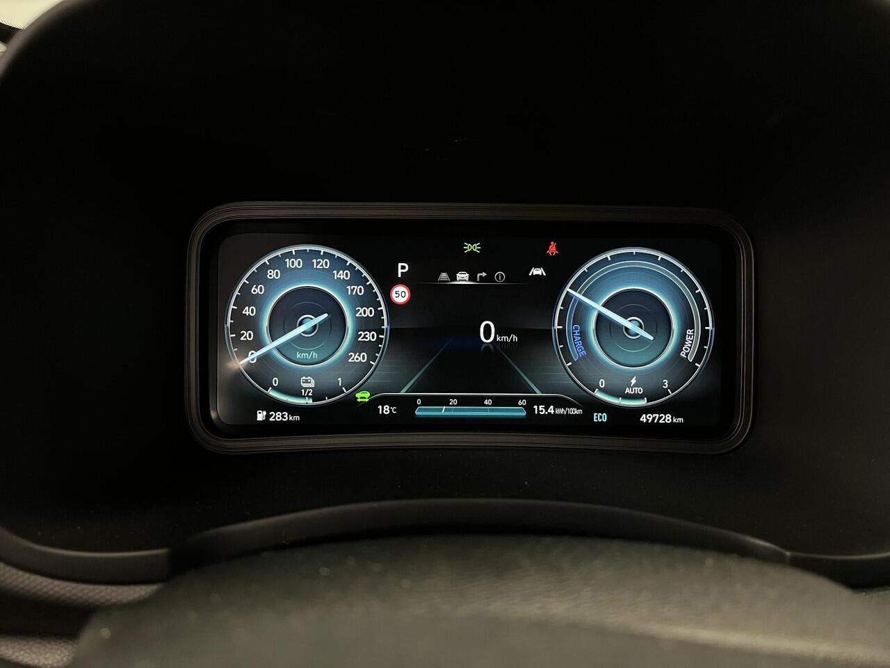 Hyundai Kona EV Premium 64 kWh | soH 97,6% | elektrische stoelen | dodehoek detectie | adaptive cruise control