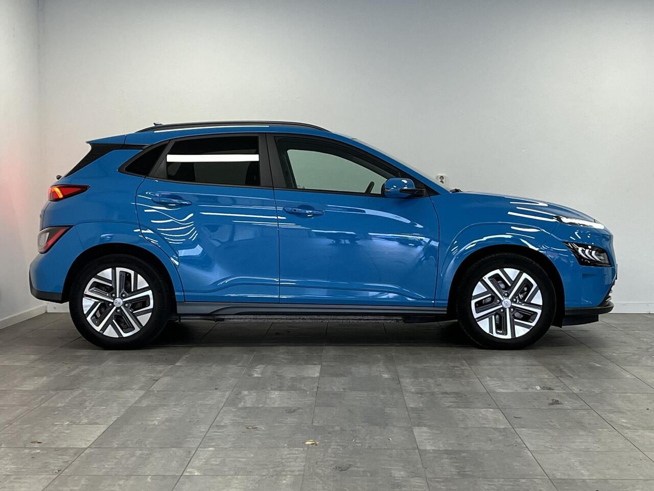 Hyundai Kona EV Premium 64 kWh | soH 97,6% | elektrische stoelen | dodehoek detectie | adaptive cruise control