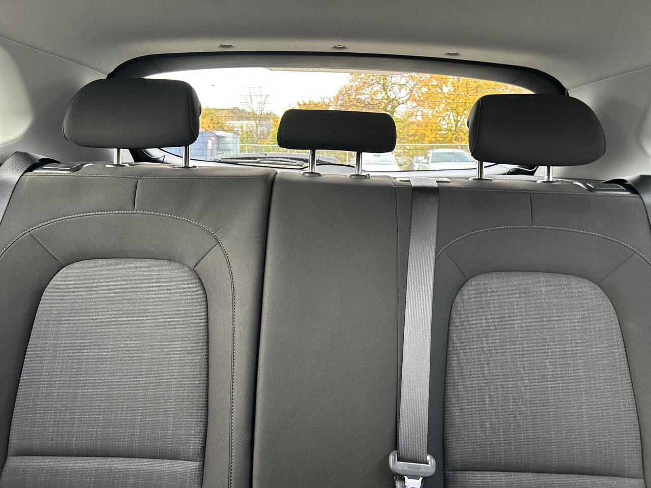 Hyundai Kona 1.6 GDI HEV Comfort | Navigatiesysteem | Achterruitrijcamera | Lichtmetalenvelgen | Parkeersensoren achter| Climate control | Cruisecontrol |