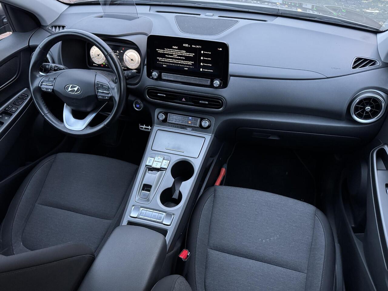 Hyundai Kona EV Fashion 64 kWh | 3-Fase OBC lader | Adaptieve cruisecontrol | Grootscherm Navigatie | Achteruitrijcamera | Apple Carplay & Android Auto | Head-up display |