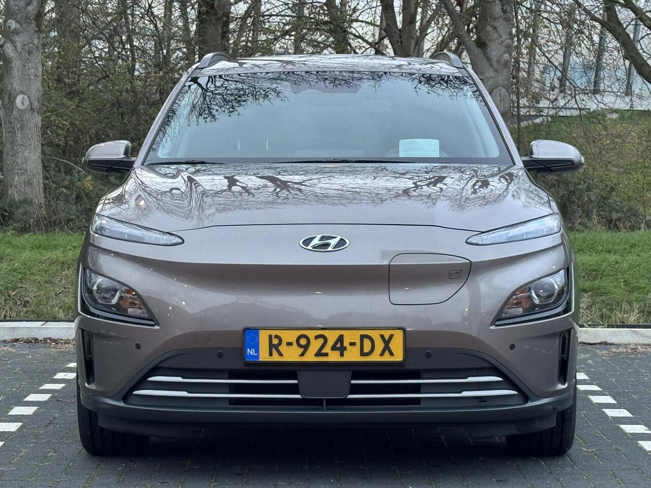 Hyundai Kona EV Fashion 64 kWh | 3-Fase OBC lader | Adaptieve cruisecontrol | Grootscherm Navigatie | Achteruitrijcamera | Apple Carplay & Android Auto | Head-up display |