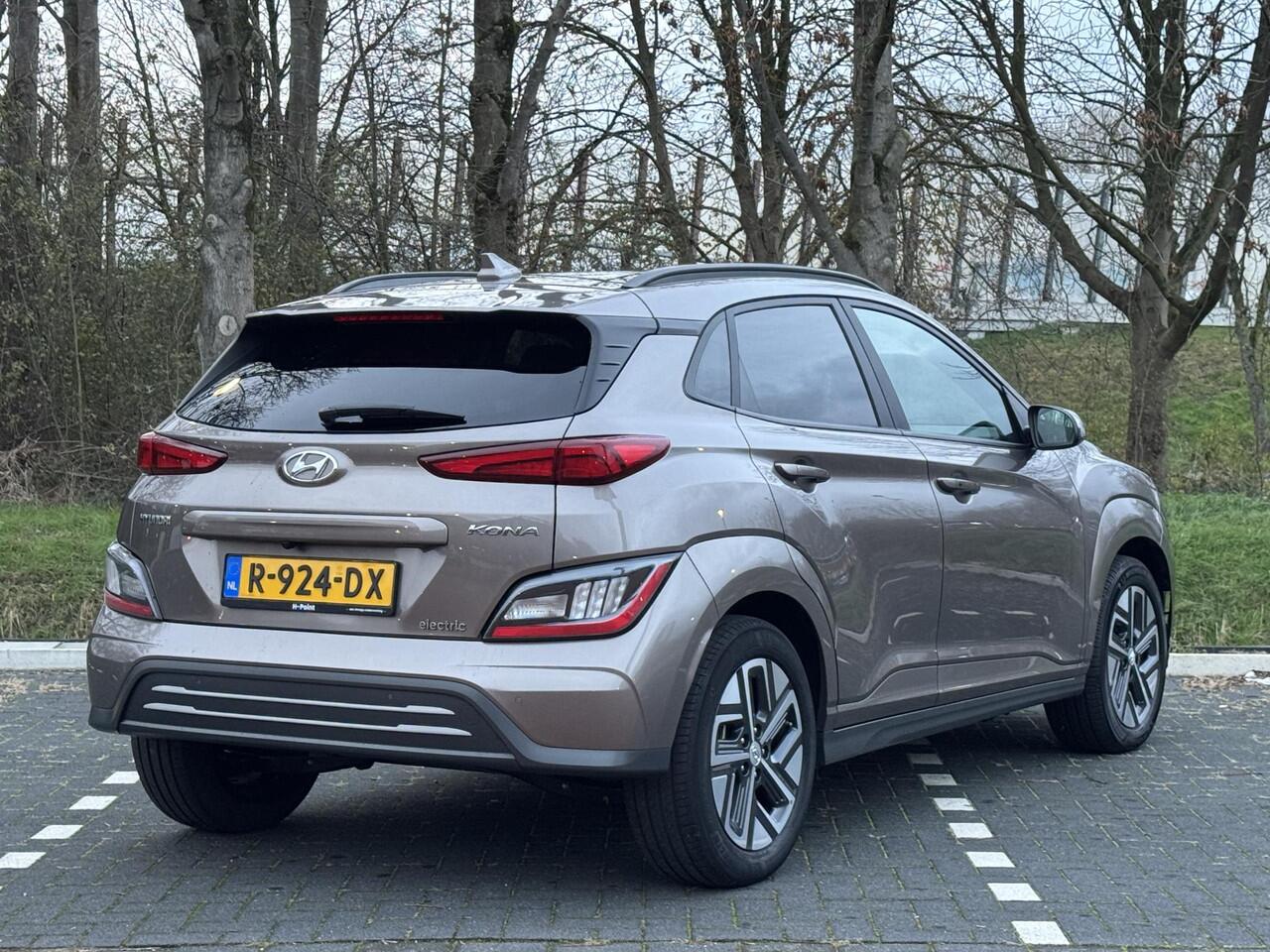 Hyundai Kona EV Fashion 64 kWh | 3-Fase OBC lader | Adaptieve cruisecontrol | Grootscherm Navigatie | Achteruitrijcamera | Apple Carplay & Android Auto | Head-up display |