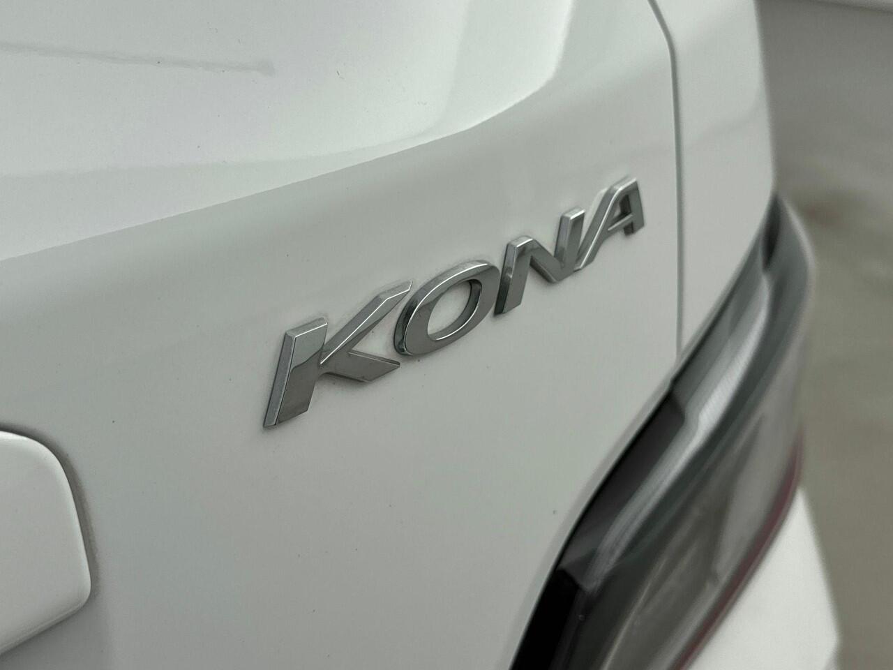 Hyundai Kona EV Fashion 64 kWh | Parkeersensoren voor en achter | Navigatie en Apple Carplay/Andoid Auto | Soh 97,5% |