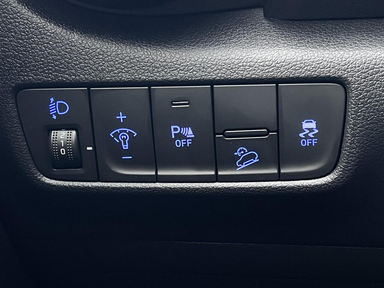 Hyundai Kona 1.0 T-GDI Fashion / Fabrieksgarantie tot 08-2027 / Navigatie / Stuur- en stoelverwarming / Apple Carplay Android / Climate control / 17" LM wielen /