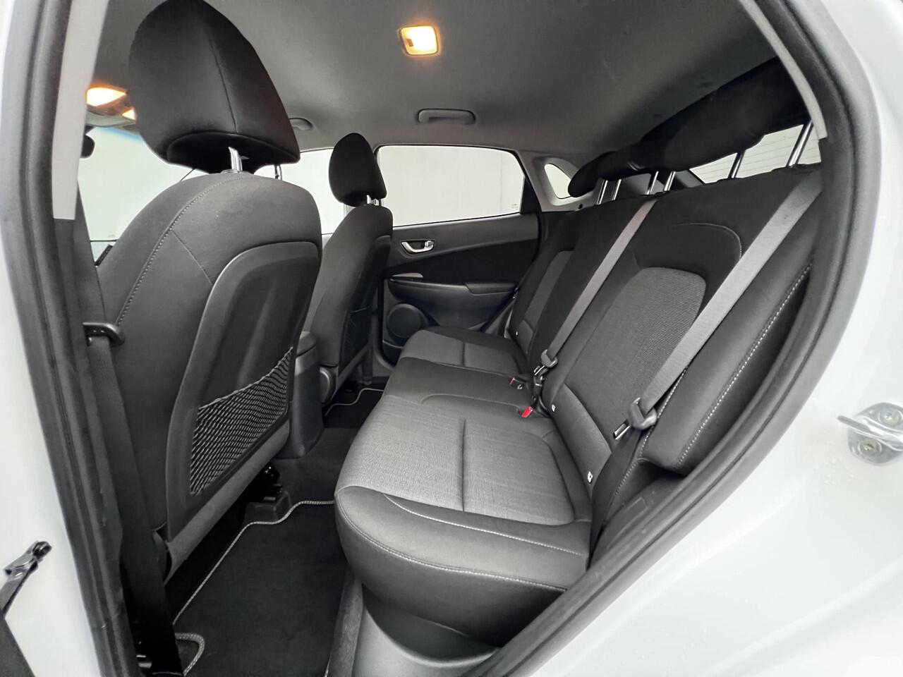 Hyundai Kona 1.0 T-GDI Fashion / Fabrieksgarantie tot 08-2027 / Navigatie / Stuur- en stoelverwarming / Apple Carplay Android / Climate control / 17" LM wielen /