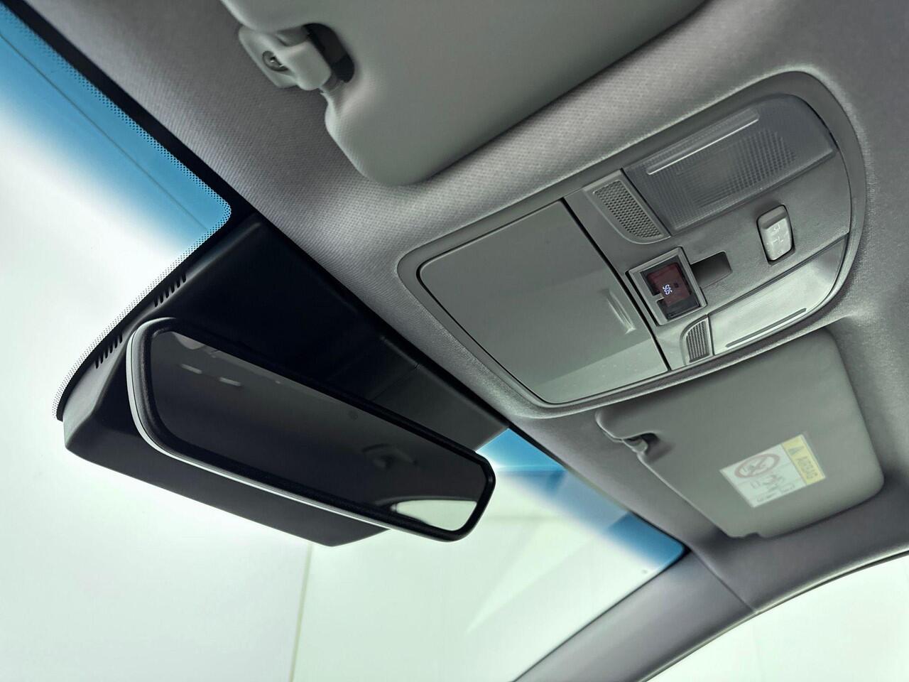 Hyundai Kona EV Fashion 64 kWh | Parkeersensoren voor en achter | Navigatie en Apple Carplay/Andoid Auto | Soh 97,5% |