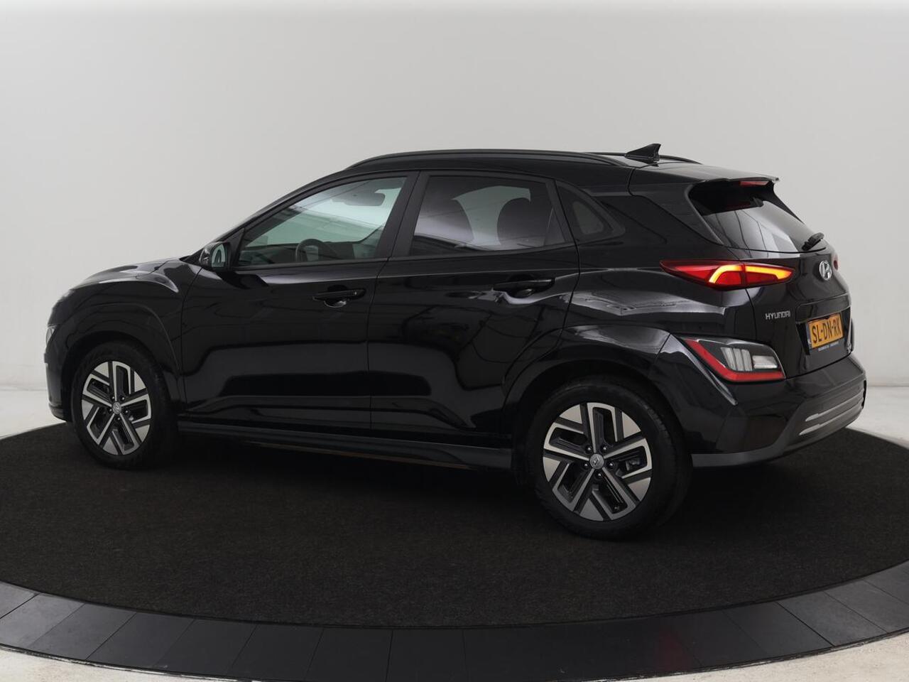 Hyundai Kona EV Business 64 kWh | 3-Fase | Stoelverwarming | Climate control | Adaptive cruise control | Camera | HUD