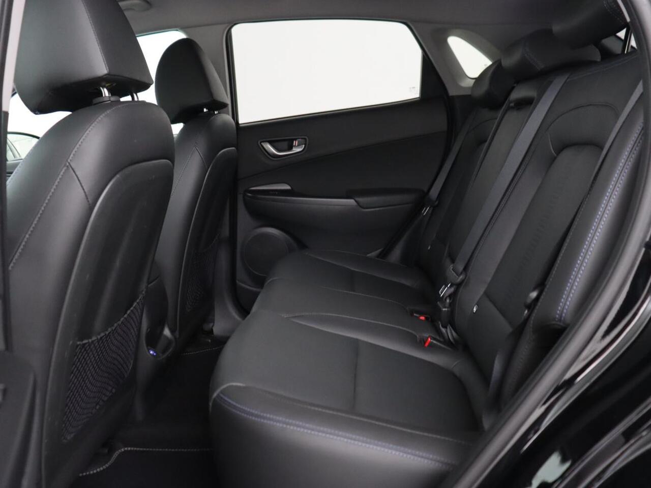 Hyundai Kona EV Business 64 kWh | 3-Fase | Stoelverwarming | Climate control | Adaptive cruise control | Camera | HUD