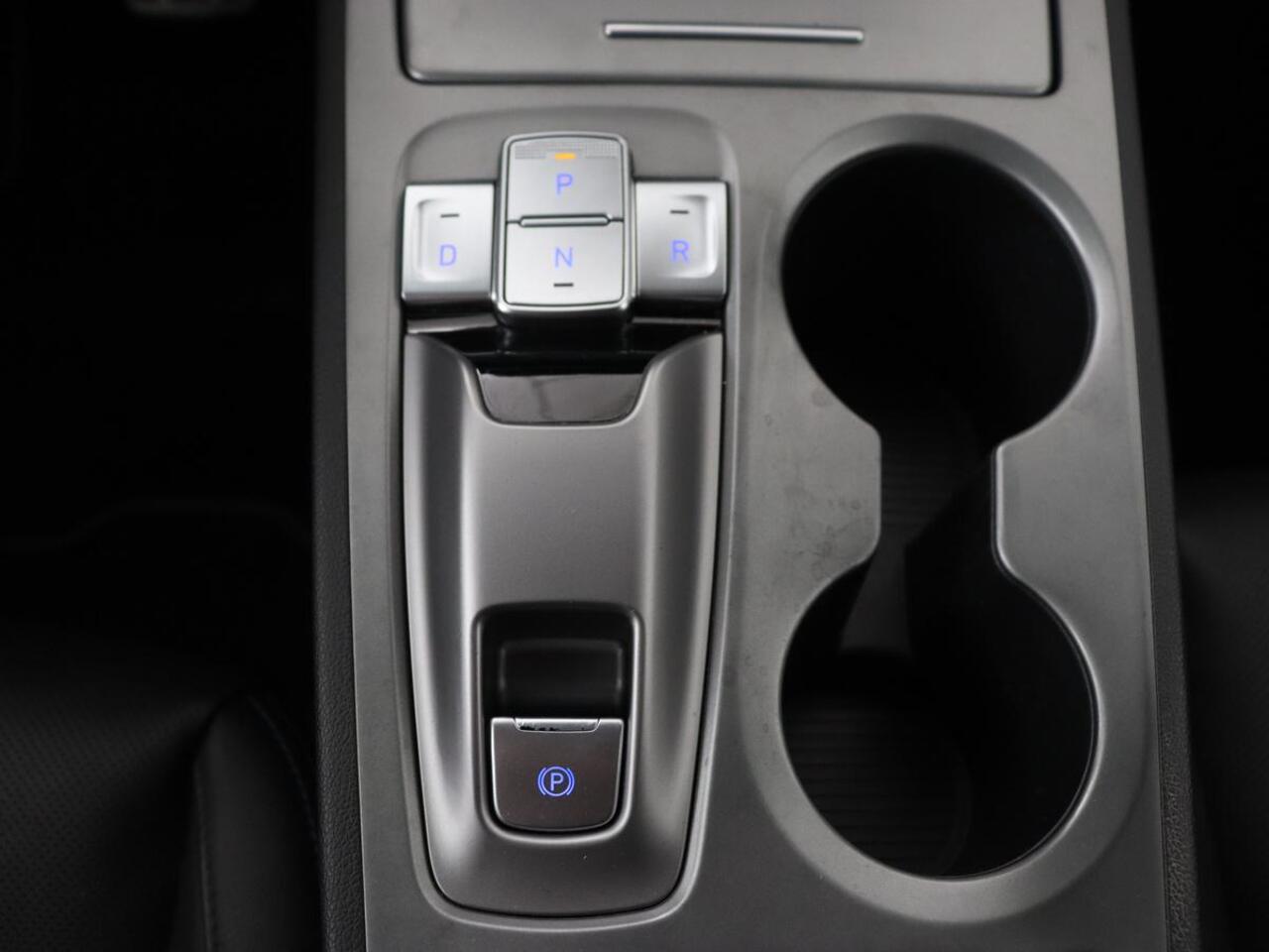 Hyundai Kona EV Business 64 kWh | 3-Fase | Stoelverwarming | Climate control | Adaptive cruise control | Camera | HUD