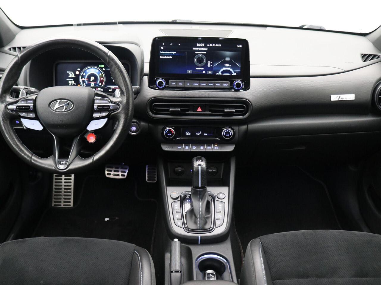 Hyundai Kona 2.0 T-GDI N Performance 280pk DCT8 / Cyber Grey / Fabrieksgarantie tot 04/2027 / Trekhaak / Schuifdak / Dealer Onderhouden / Limited Slip Diff / Adaptieve Cruise / Adaptieve Onderstel / Stoel & Stuurwielverwarming / Elektr. Stoelen / Stoelventilatie / Nav