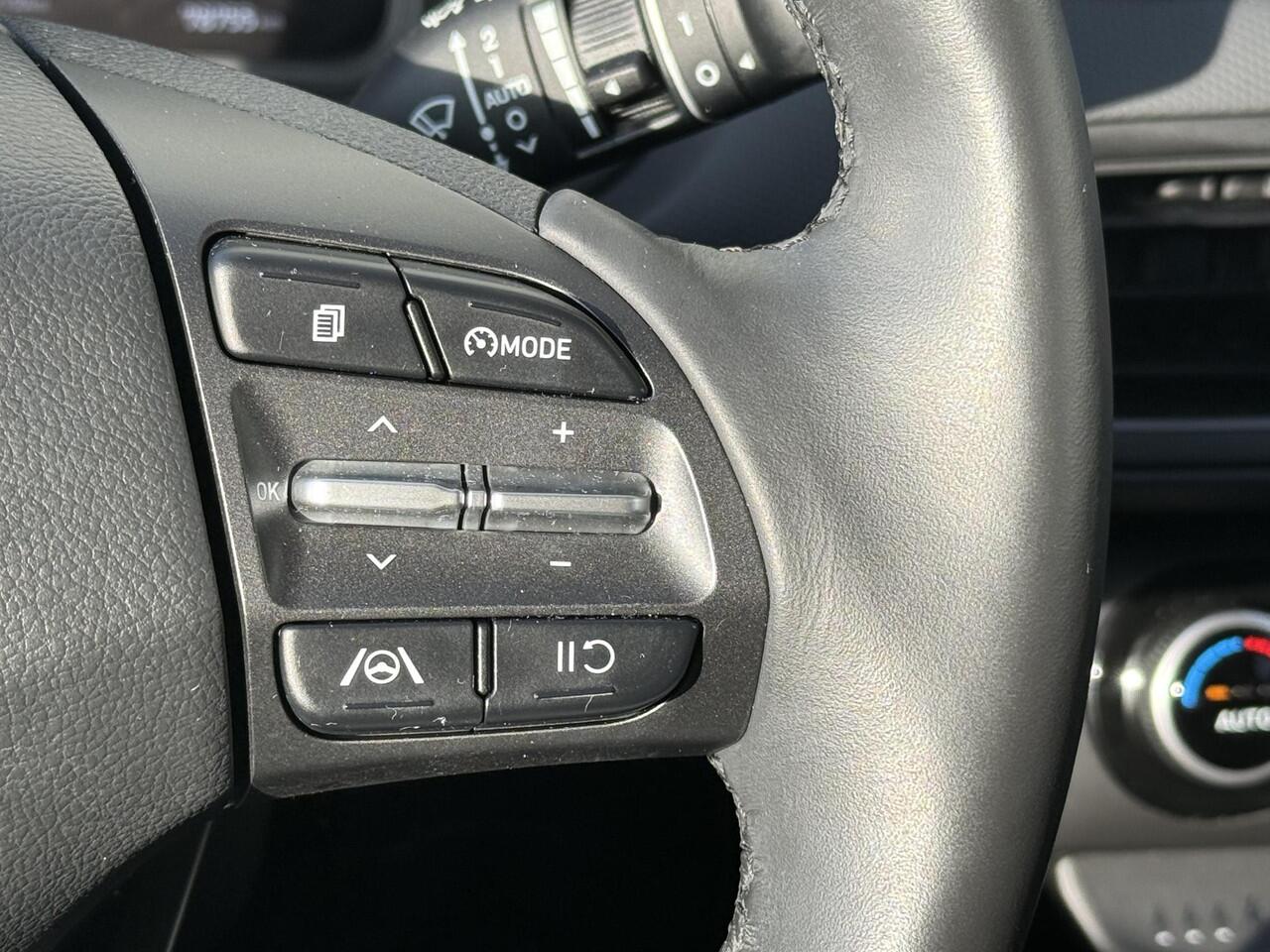 Hyundai Kona 1.0 T-GDI Fashion / Apple CarPlay/Android Auto / Achteruitrijcamera / 18" Lichtmetalen velgen / Stoel/Stuurverwarming / Keyless Entry&Start / Dodehoekdetectie / Full LED verlichting / Draadloze telefoonlader /