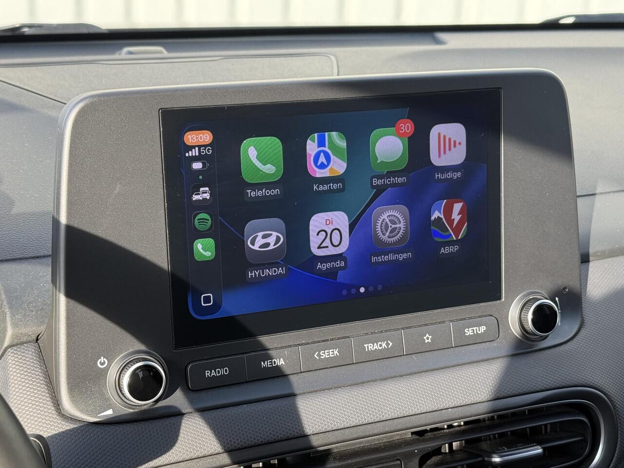 Hyundai Kona 1.0 T-GDI Fashion / Apple CarPlay/Android Auto / Achteruitrijcamera / 18" Lichtmetalen velgen / Stoel/Stuurverwarming / Keyless Entry&Start / Dodehoekdetectie / Full LED verlichting / Draadloze telefoonlader /