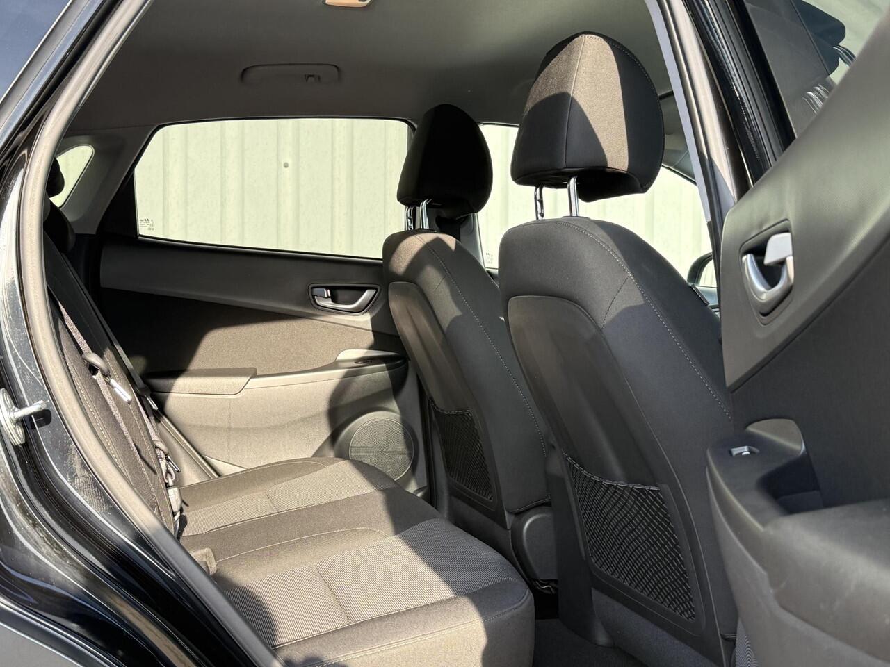 Hyundai Kona 1.0 T-GDI Fashion / Apple CarPlay/Android Auto / Achteruitrijcamera / 18" Lichtmetalen velgen / Stoel/Stuurverwarming / Keyless Entry&Start / Dodehoekdetectie / Full LED verlichting / Draadloze telefoonlader /