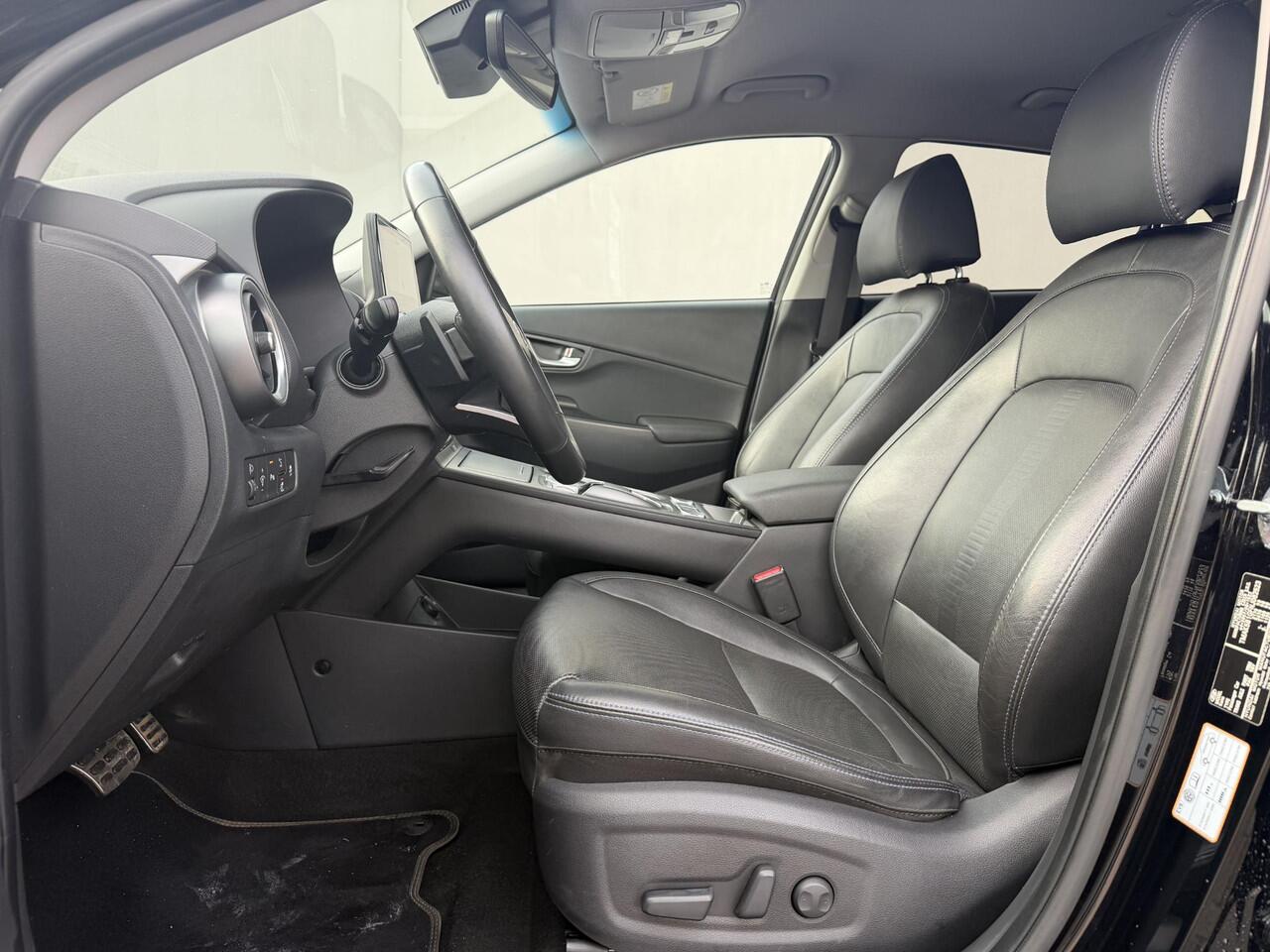Hyundai Kona EV Premium 64 kWh Automaat / SOH 100% / HUD / Stoelverwarming / ACC / Dodehoek Detecetie / Apple Carplay & Android Auto / Elektr. Stoel verstelling / Lederen Bekleding / Krell Audio /