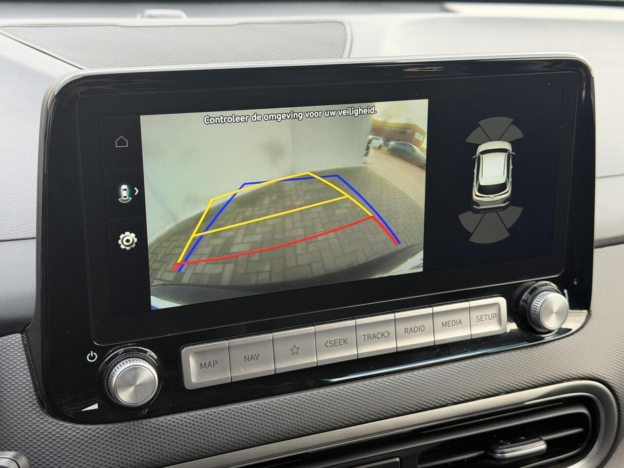 Hyundai Kona EV Premium 64 kWh Automaat / SOH 100% / HUD / Stoelverwarming / ACC / Dodehoek Detecetie / Apple Carplay & Android Auto / Elektr. Stoel verstelling / Lederen Bekleding / Krell Audio /