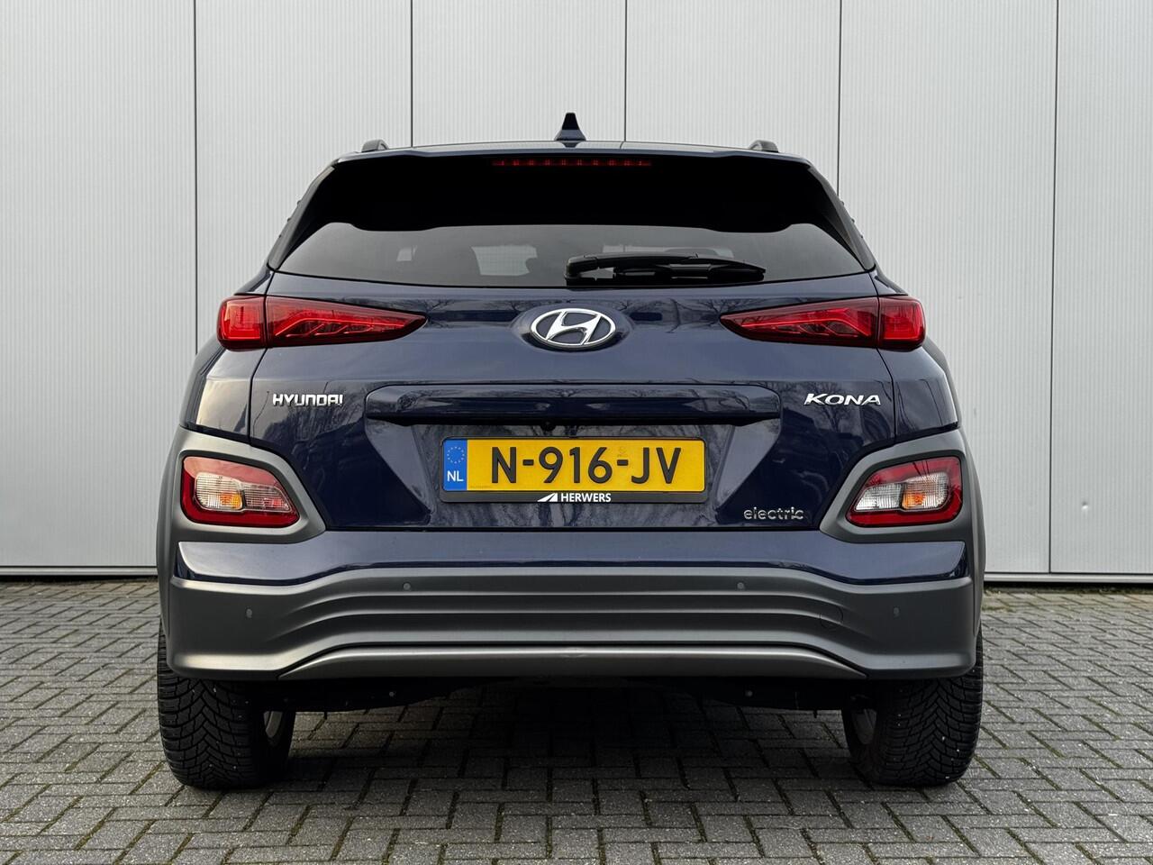 Hyundai Kona EV Fashion 64 kWh / SOH 100% / NL Auto / Winter-Zomerset / Head up Display / Dodehoek detectie /