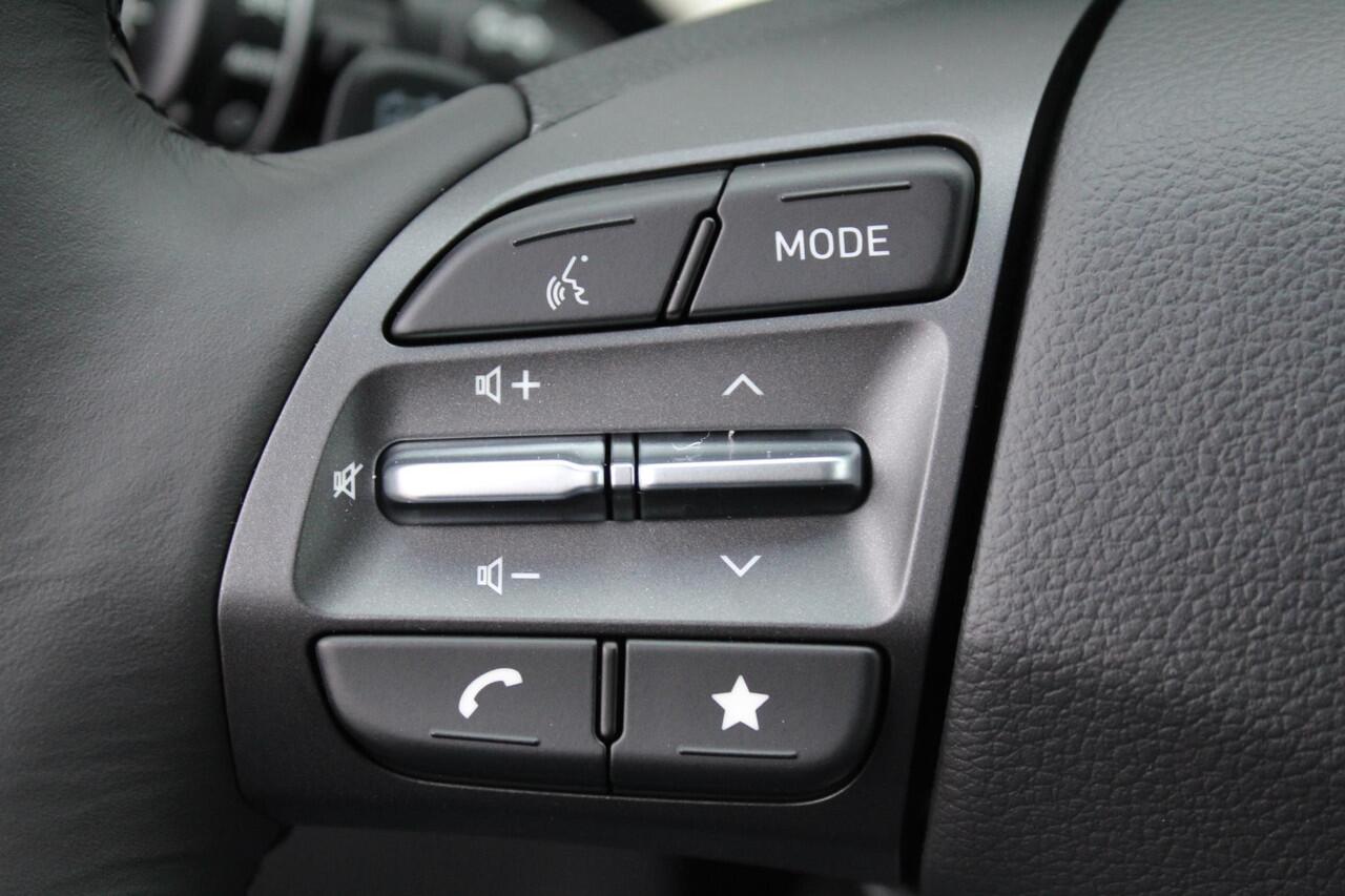 Hyundai Kona EV Fashion WLTP Actieradius tot 305KM / Navigatie / Apple Carplay/Android Auto / Clima / Keyless / Camera / Warmtepomp / Adaptive Cruise / Bluetooth /