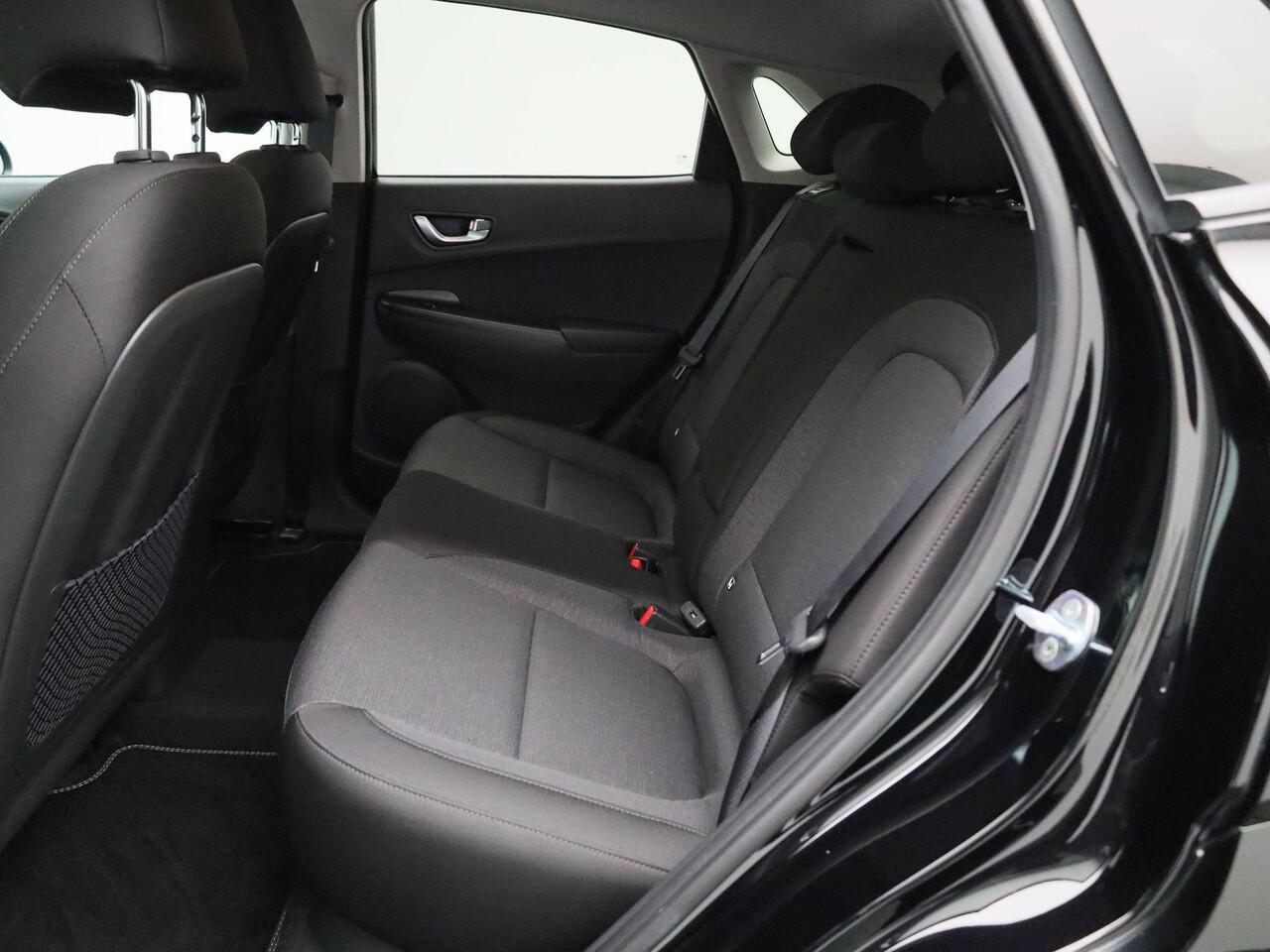Hyundai Kona EV Fashion 39 kWh Navigatie | Climate Control | Cruise Control | Parkeersensoren Achter | Camera Achter
