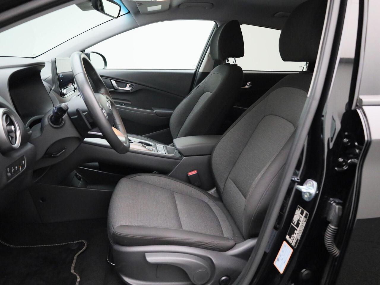 Hyundai Kona EV Fashion 39 kWh Navigatie | Climate Control | Cruise Control | Parkeersensoren Achter | Camera Achter