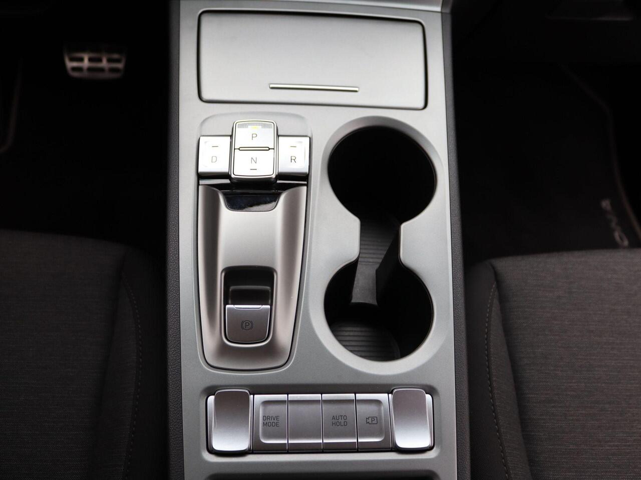 Hyundai Kona EV Fashion 39 kWh 136PK | Apple Carplay & Android-auto | Keyless | Achteruitrijcamera + Parkeersensoren | Climate Control | Licht,- regensensor