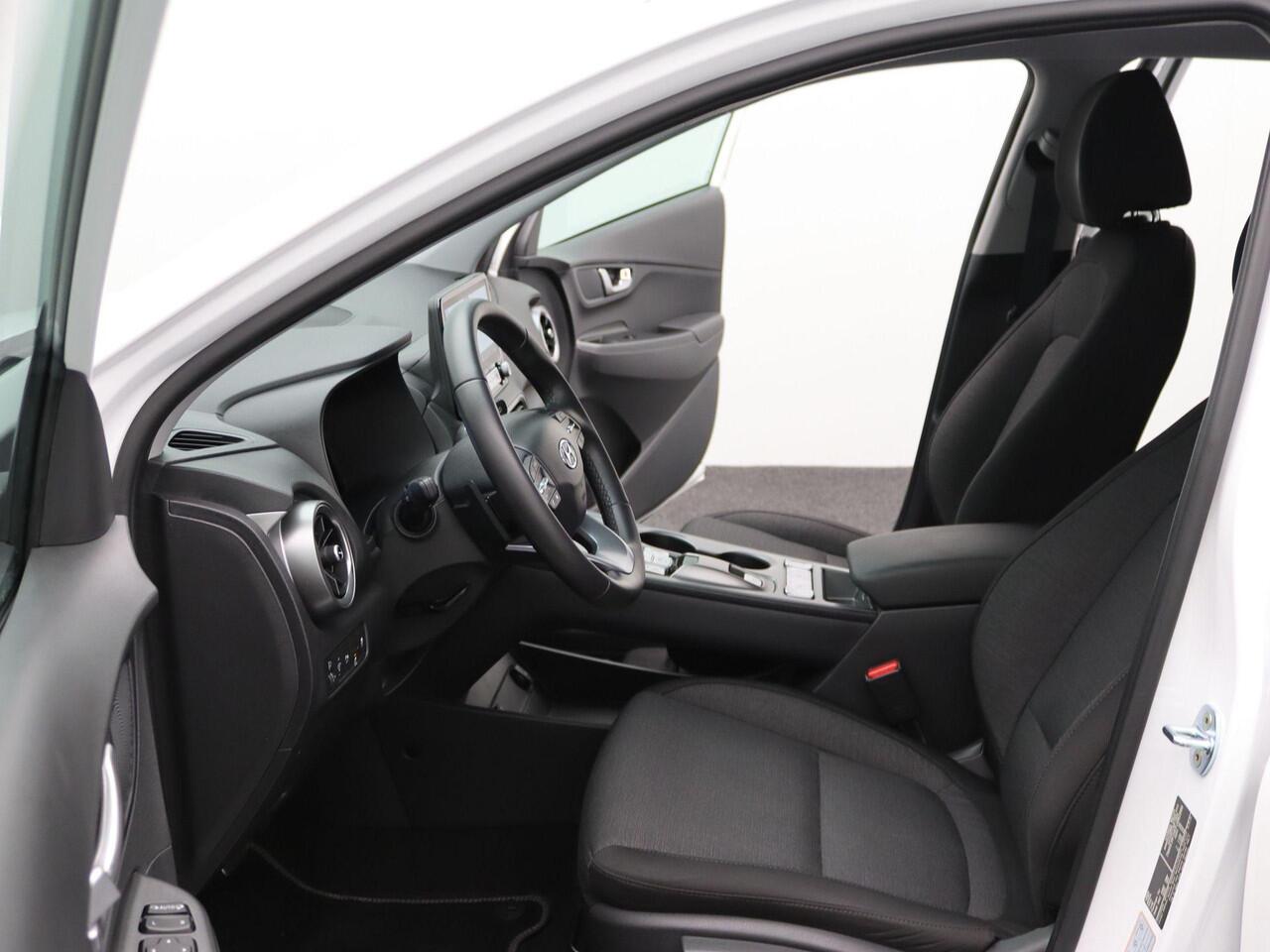 Hyundai Kona EV Fashion 39 kWh 136PK | Apple Carplay & Android-auto | Keyless | Achteruitrijcamera + Parkeersensoren | Climate Control | Licht,- regensensor