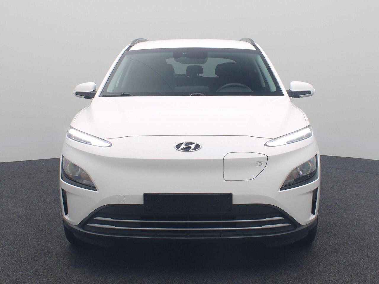 Hyundai Kona EV Fashion 39 kWh 136PK | Apple Carplay & Android-auto | Keyless | Achteruitrijcamera + Parkeersensoren | Climate Control | Licht,- regensensor
