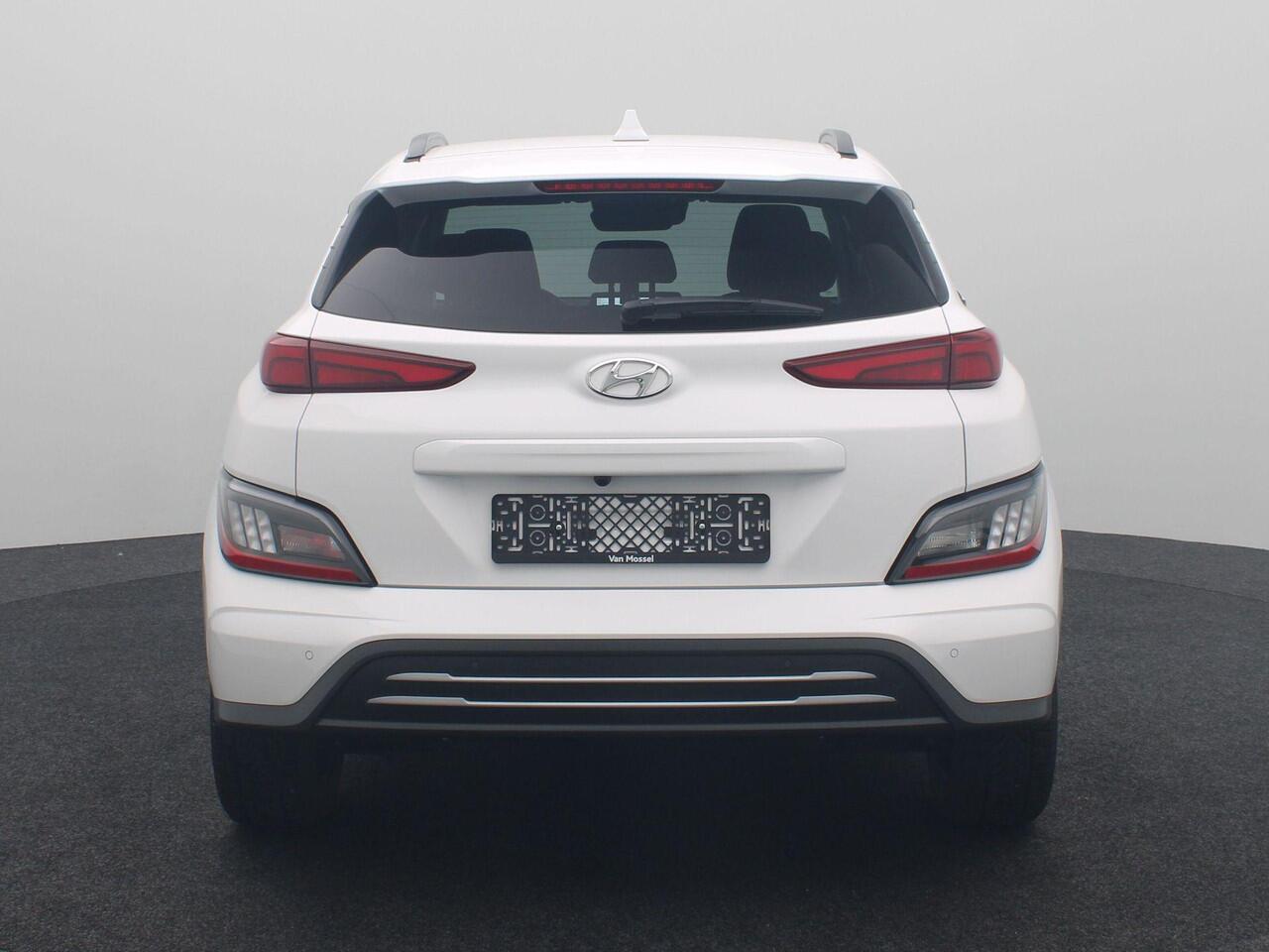 Hyundai Kona EV Fashion 39 kWh 136PK | Apple Carplay & Android-auto | Keyless | Achteruitrijcamera + Parkeersensoren | Climate Control | Licht,- regensensor