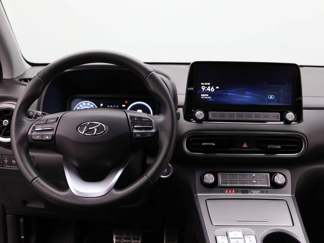 Hyundai Kona EV Fashion 39 kWh 136PK | Apple Carplay & Android-auto | Keyless | Achteruitrijcamera + Parkeersensoren | Climate Control | Licht,- regensensor