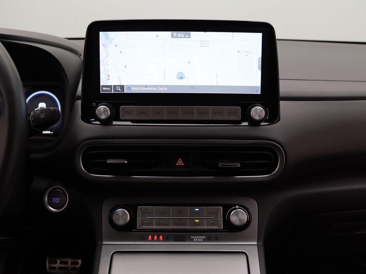 Hyundai Kona EV Fashion 39 kWh 136PK | Apple Carplay & Android-auto | Keyless | Achteruitrijcamera + Parkeersensoren | Climate Control | Licht,- regensensor