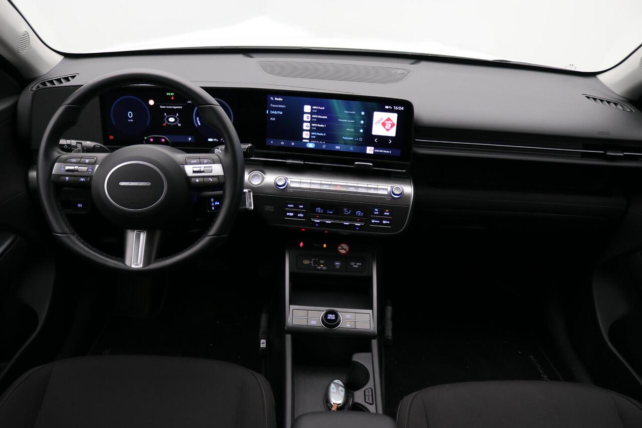 Hyundai Kona Comfort 65.4 kWh + Warmtepomp / batterijverwarming / 3-fase Laden / Navigatie / Keyless Entry & Start en Go / Adaptieve Cruise Control /