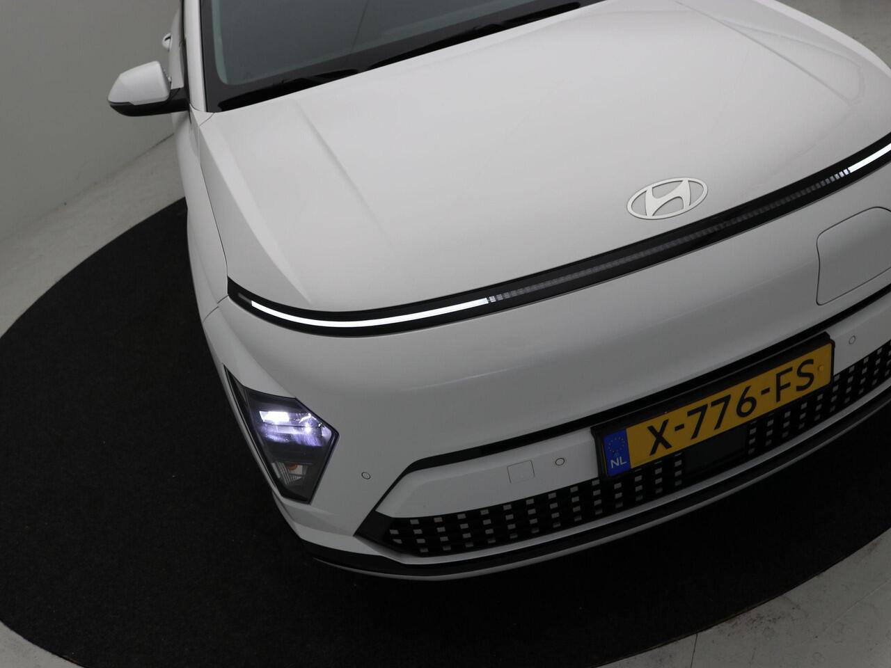 Hyundai Kona Comfort 65.4 kWh + Warmtepomp / batterijverwarming / 3-fase Laden / Navigatie / Keyless Entry & Start en Go / Adaptieve Cruise Control /