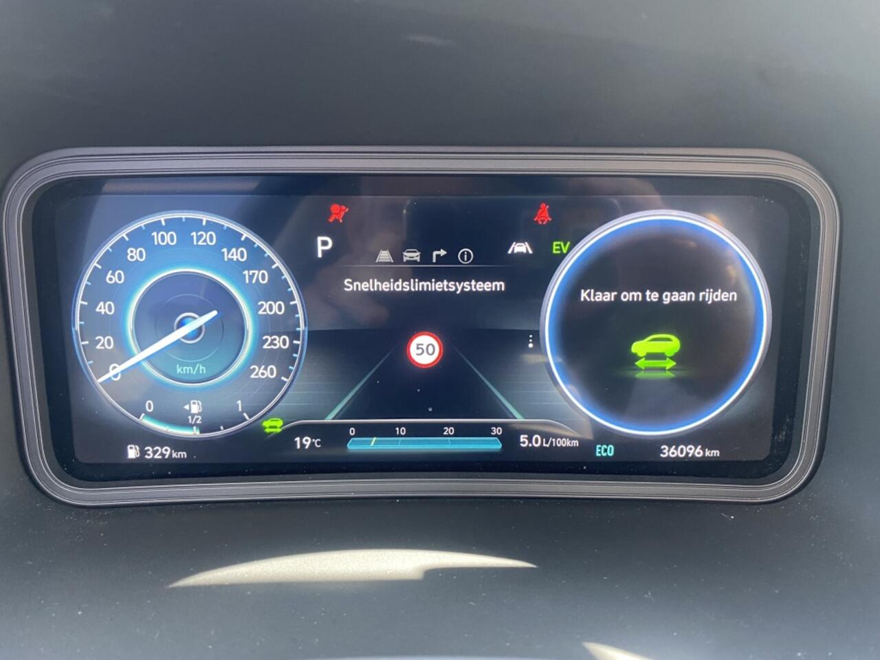 Hyundai Kona 1.6 GDI HEV Premium | Wit Leder.