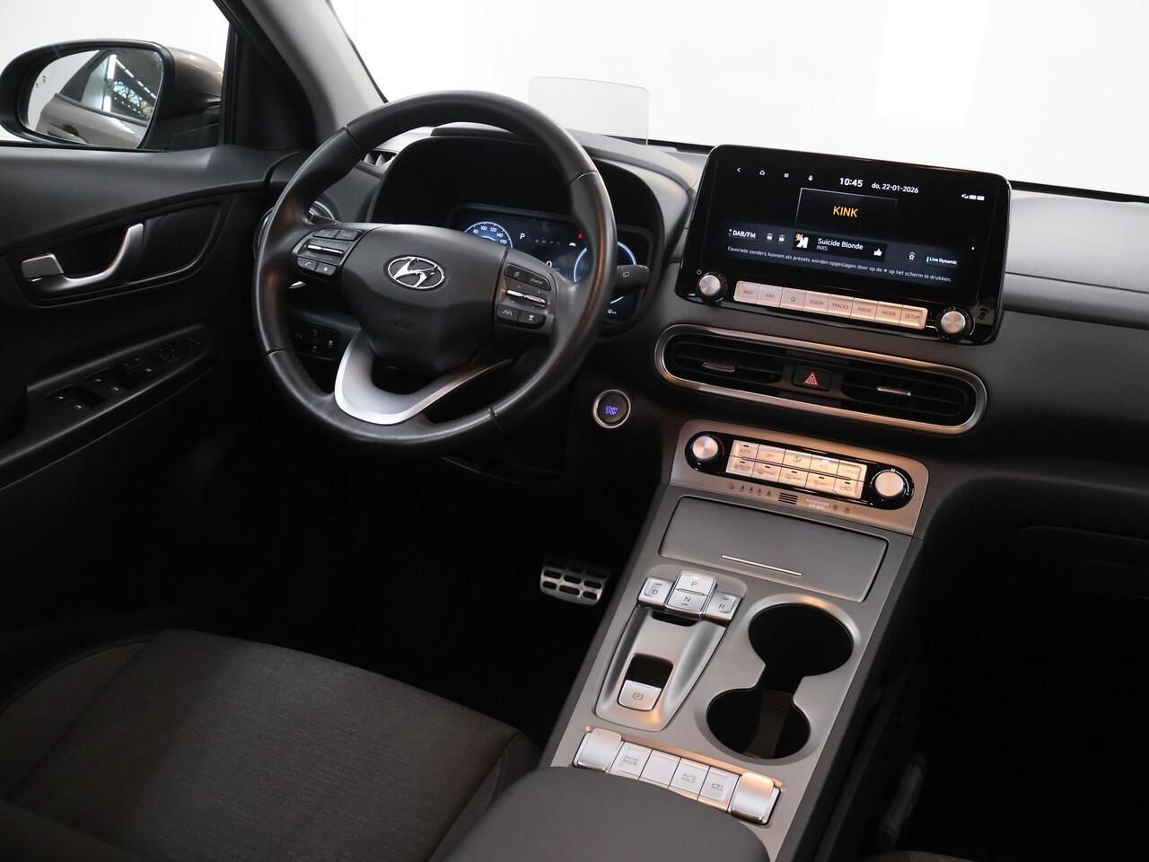 Hyundai Kona EV Fashion 39 kWh | SOH 98% | Cruise Control Adaptief | LED | Parkeercamera | DAB | Keyless Entry/Go | HUD | Warmtepomp | Dodehoekdetectie | Apple Carplay/Android Auto |