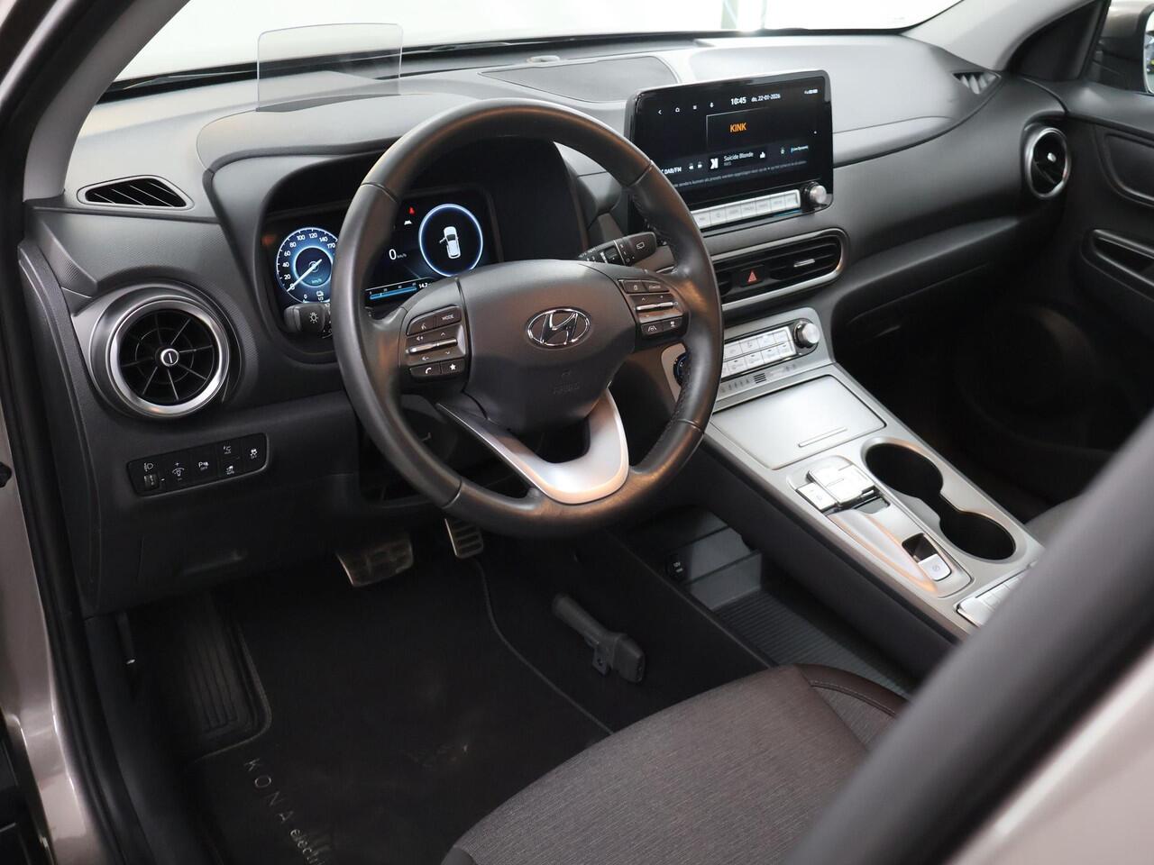 Hyundai Kona EV Fashion 39 kWh | SOH 98% | Cruise Control Adaptief | LED | Parkeercamera | DAB | Keyless Entry/Go | HUD | Warmtepomp | Dodehoekdetectie | Apple Carplay/Android Auto |