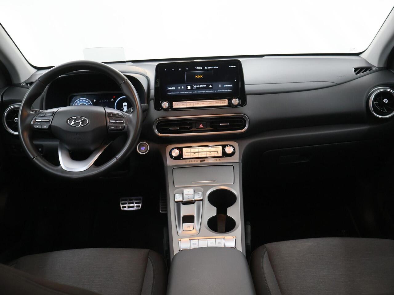 Hyundai Kona EV Fashion 39 kWh | SOH 98% | Cruise Control Adaptief | LED | Parkeercamera | DAB | Keyless Entry/Go | HUD | Warmtepomp | Dodehoekdetectie | Apple Carplay/Android Auto |