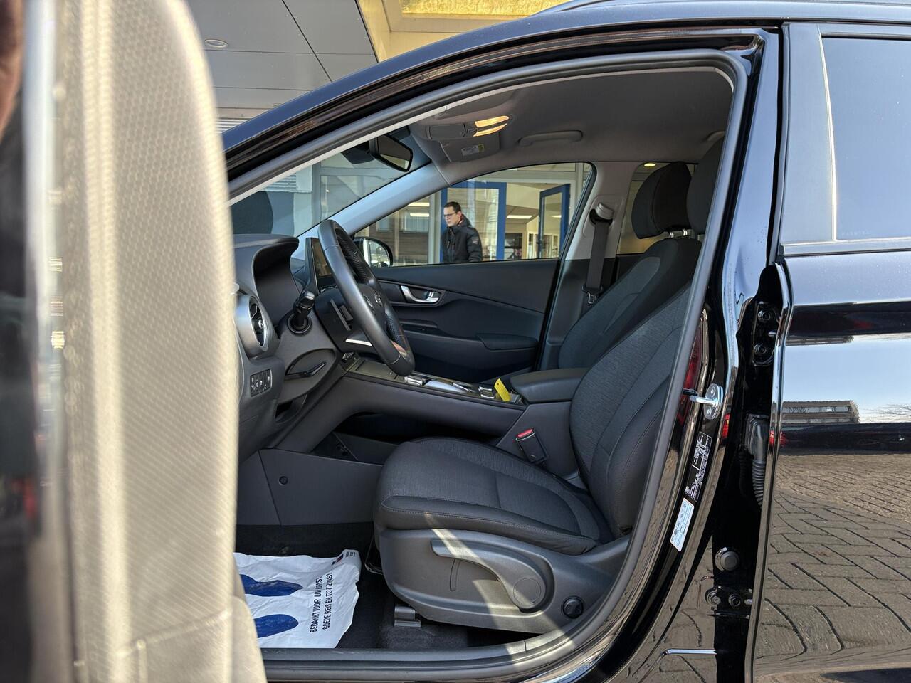 Hyundai Kona Electric Comfort 64 kWh | Stoelverwarming | Camera | Audio-navigatiesysteem | Automatische airconditioning
