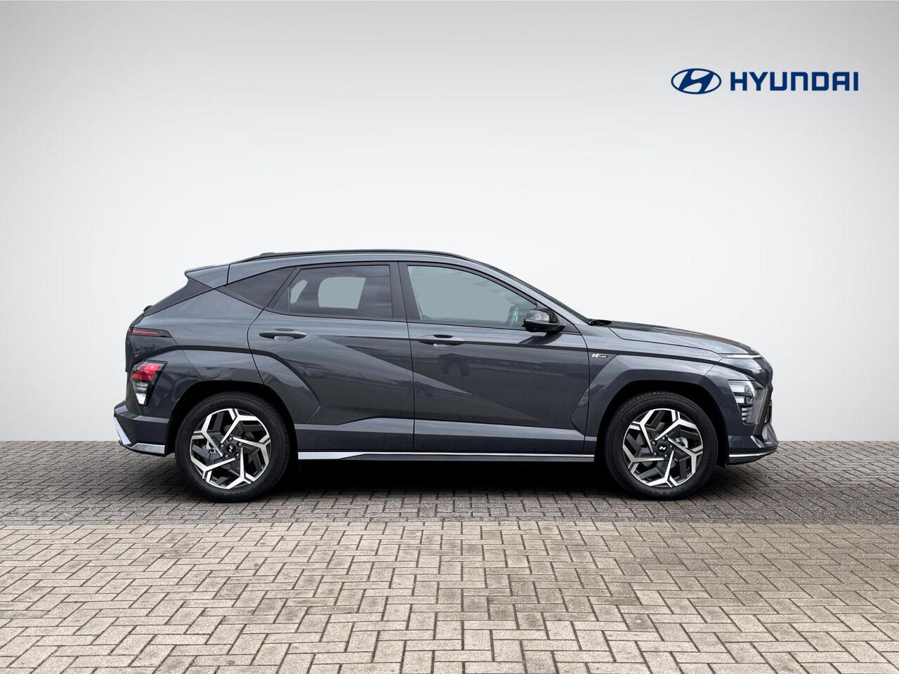 Hyundai Kona 1.6 GDI HEV N Line | Navigatie Full-Map | Elek. Kofferklep | Stoelverwarming + -Ventilatie | BOSE Audio | Geheugenstoel | 360° Camera | Rijklaarprijs!